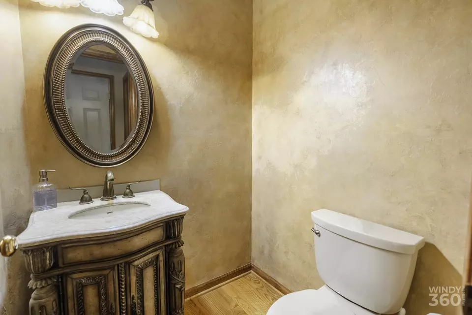 Bath - 285 Benton Ln, Bloomingdale, IL 60108 photo 1 of 3