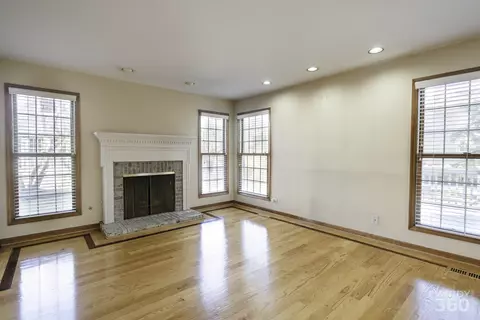 Living - 285 Benton Ln, Bloomingdale, IL 60108 photo 1 of 2