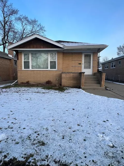 9619 S Mozart Ave, Evergreen Park, IL 60805