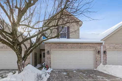 29 W467 Big Woods Dr, Warrenville, IL 60555