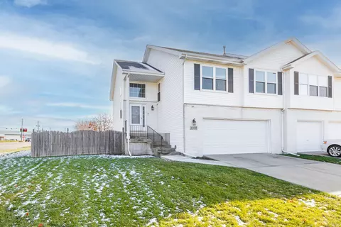 2398 Caton Crest Dr, Crest Hill, IL 60403