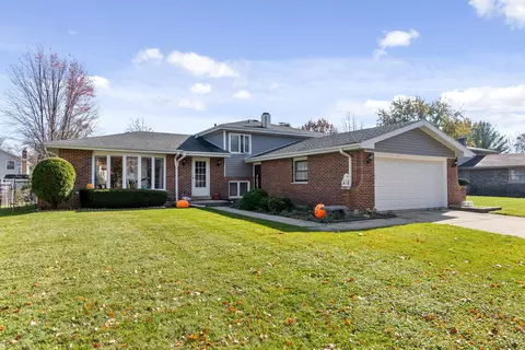 6851 Plymouth Rd, Downers Grove, IL 60516