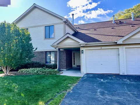 842 E Carriage Ln #6, Palatine, IL 60074