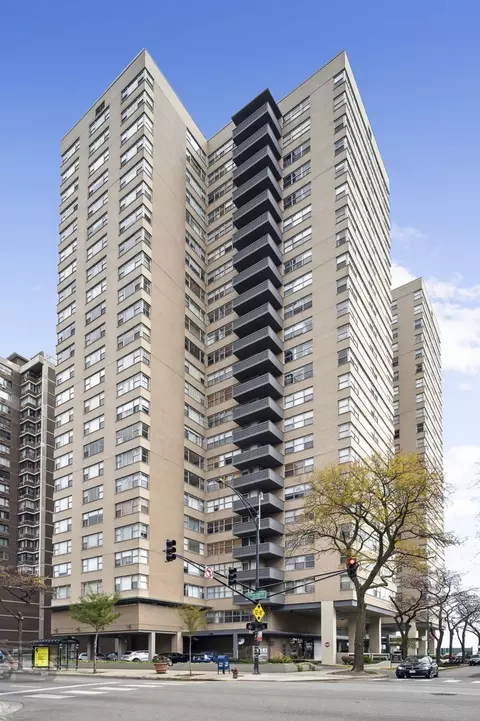 6301 N Sheridan Rd #16M, Chicago, IL 60660