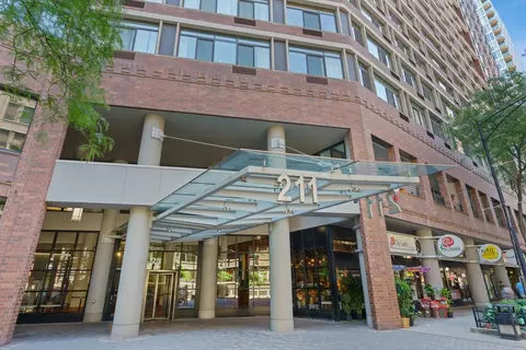 211 E Ohio St #1024, Chicago, IL 60611 photo 2