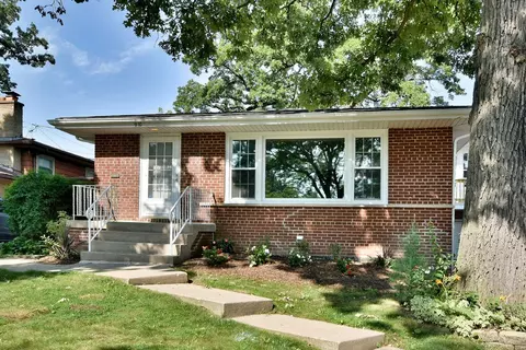 910 Meadowcrest Rd, La Grange Park, IL 60526