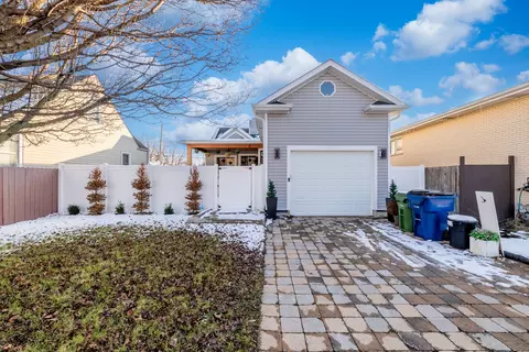 5711 W 88th Pl, Oak Lawn, IL 60453