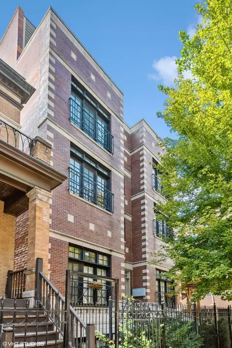 935 W Dakin St #3E, Chicago, IL 60613