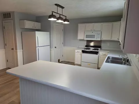 1002 Teegan St, Normal, IL 61761 photo 4
