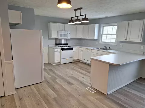1002 Teegan St, Normal, IL 61761 photo 2