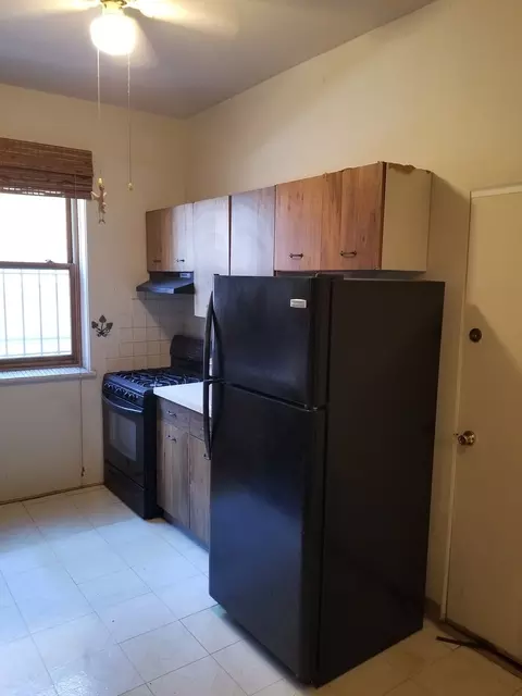 Kitchen - 1375 E 54th St #1, Chicago, IL 60615 photo 1 of 1