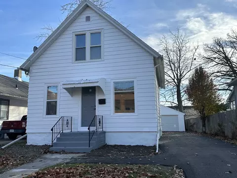 925 E Benton St, Aurora, IL 60505