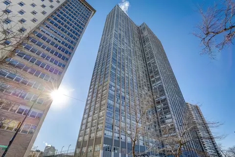 655 W Irving Park Rd #1713, Chicago, IL 60613