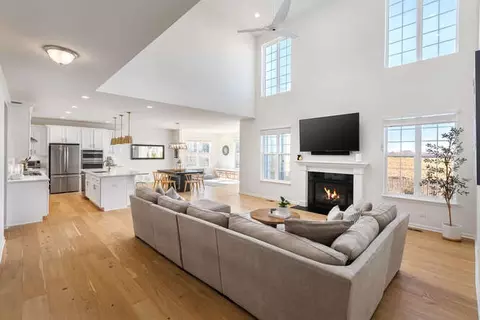 Living - 27029 Ashgate Xing, Plainfield, IL 60585 photo 2 of 4