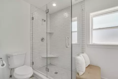 Bath - 6955 W Wright Ter, Niles, IL 60714 photo 3 of 3
