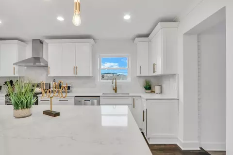 Kitchen - 6955 W Wright Ter, Niles, IL 60714 photo 4 of 6