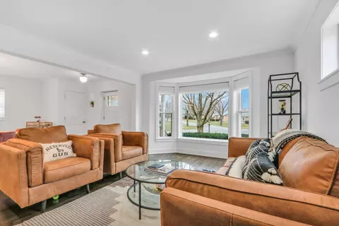 Living - 6955 W Wright Ter, Niles, IL 60714 photo 3 of 7