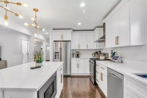 Kitchen - 6955 W Wright Ter, Niles, IL 60714 photo 5 of 6