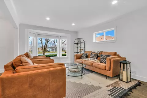 Living - 6955 W Wright Ter, Niles, IL 60714 photo 2 of 7