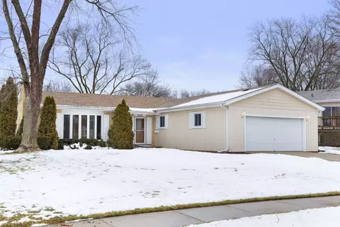Exterior - 1233 E Hull Dr, Wheaton, IL 60189 photo 2 of 5