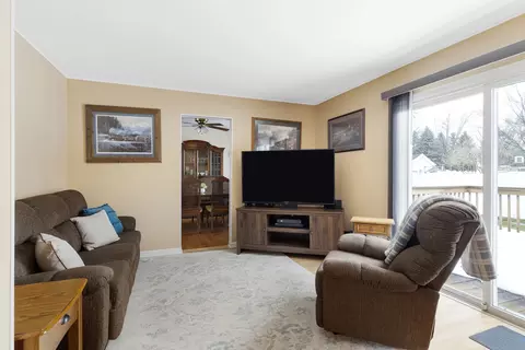 Living - 1233 E Hull Dr, Wheaton, IL 60189 photo 5 of 7