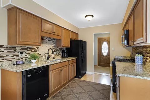 Kitchen - 1233 E Hull Dr, Wheaton, IL 60189 photo 1 of 4