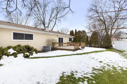 Exterior - 1233 E Hull Dr, Wheaton, IL 60189 photo 4 of 5