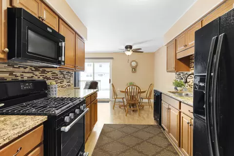 Kitchen - 1233 E Hull Dr, Wheaton, IL 60189 photo 2 of 4