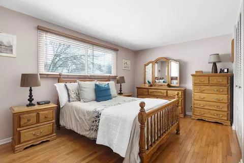 Bedroom - 1233 E Hull Dr, Wheaton, IL 60189 photo 1 of 3