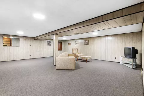 Living - 1233 E Hull Dr, Wheaton, IL 60189 photo 6 of 7