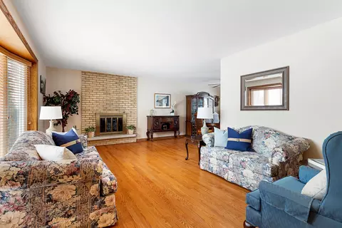 Living - 1233 E Hull Dr, Wheaton, IL 60189 photo 2 of 7
