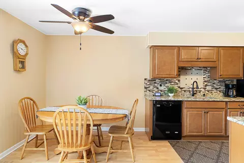 Kitchen - 1233 E Hull Dr, Wheaton, IL 60189 photo 3 of 4
