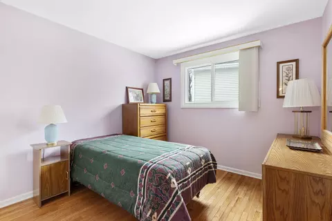 Bedroom - 1233 E Hull Dr, Wheaton, IL 60189 photo 3 of 3