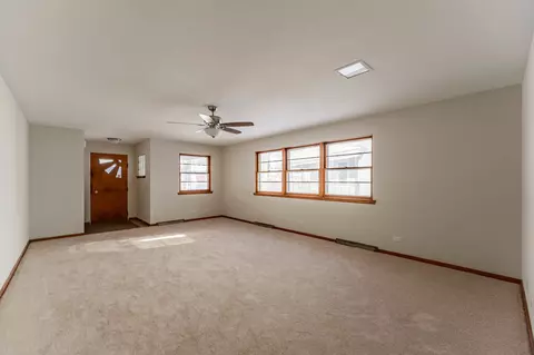 391 Mcclure Ave, Elgin, IL 60123 photo 3