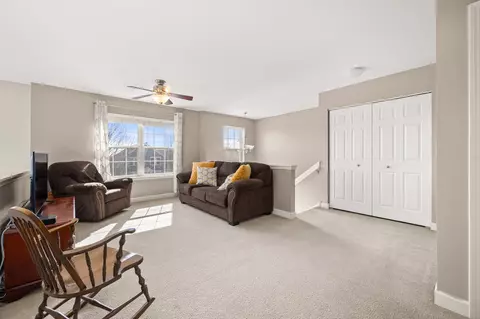 Living - 3076 Bridgeham St, Elgin, IL 60124 photo 4 of 4