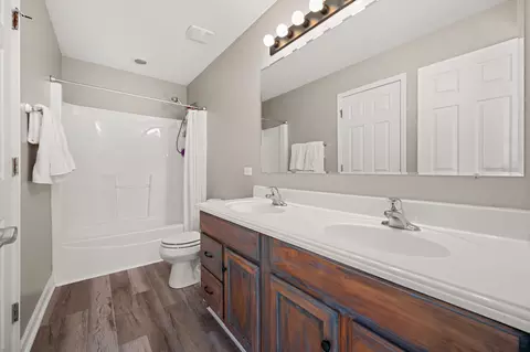 Bath - 3076 Bridgeham St, Elgin, IL 60124 photo 4 of 4