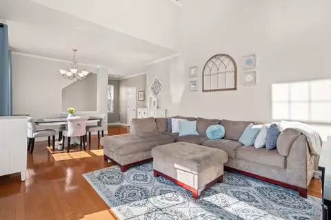 Living - 3076 Bridgeham St, Elgin, IL 60124 photo 2 of 4