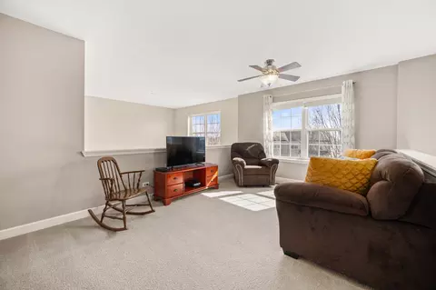 Living - 3076 Bridgeham St, Elgin, IL 60124 photo 3 of 4