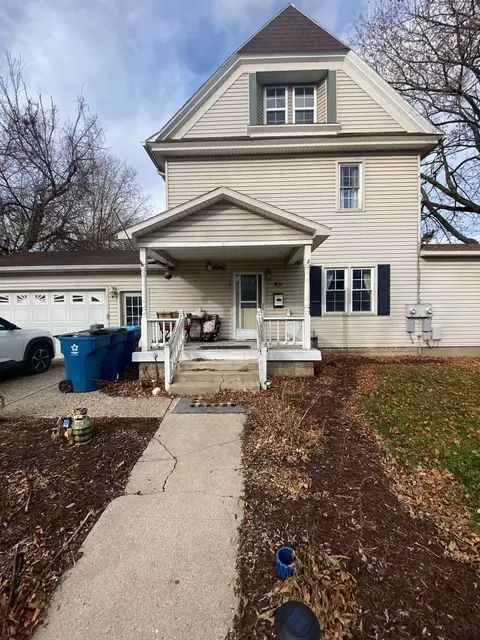 611 W 2nd St, Dixon, IL 61021