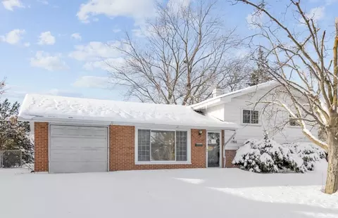 1950 Ashley Rd, Hoffman Estates, IL 60169