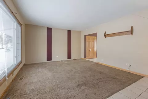 1950 Ashley Rd, Hoffman Estates, IL 60169 photo 3