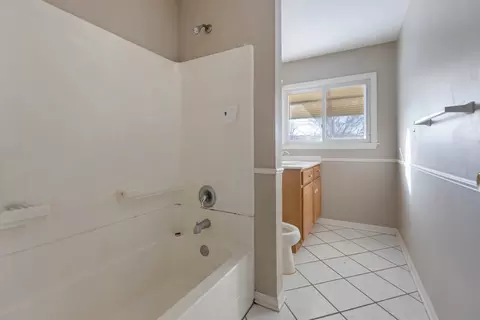 1950 Ashley Rd, Hoffman Estates, IL 60169 photo 9