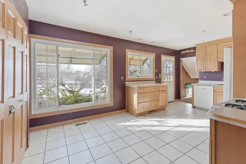 1950 Ashley Rd, Hoffman Estates, IL 60169 photo 4