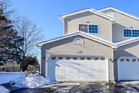 960 Apple Ct, Aurora, IL 60505