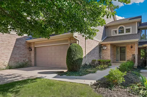 19 Long Cove Dr, Lemont, IL 60439