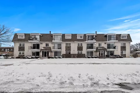7932 W 93rd St #2D, Hickory Hills, IL 60457