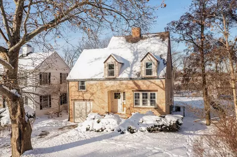 219 W Prairie Ave, Wheaton, IL 60187