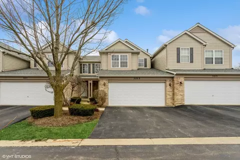 3213 Foxridge Ct, Woodridge, IL 60517