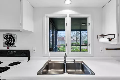 Kitchen - 1513 Maplecrest Dr, Champaign, IL 61821 photo 3 of 6