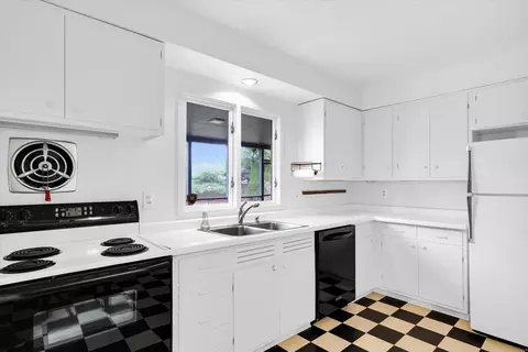 Kitchen - 1513 Maplecrest Dr, Champaign, IL 61821 photo 2 of 6